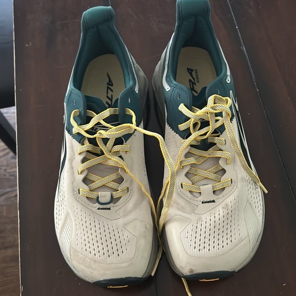 Men’s Altra Olympus 5 in size 10 lightly used but excellent condition - Picture 2 of 4